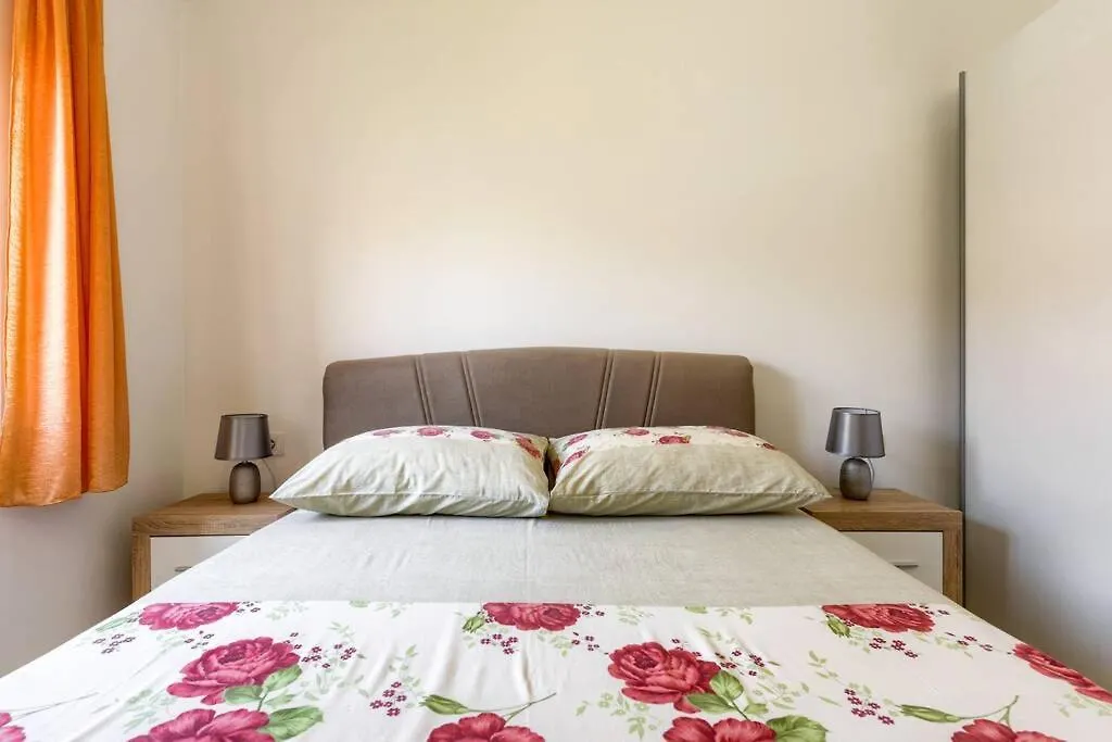 Apartment Sare Zadar 0*,  Croatia